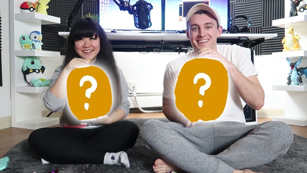 COUPLES PUMPKIN CARVING CHALLENGE! | Halloween 2017
