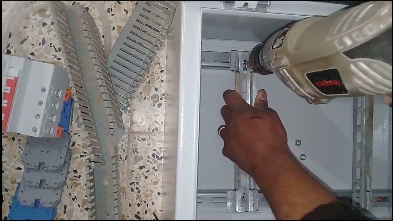 تركيب خزانة كهربائية لمضخة  غاطسة  (المرحلة 1) Installation d'une armoire électrique pour une pompe