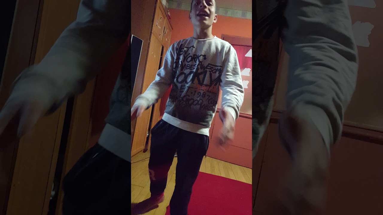 manuel mint egy filmben  Music Video