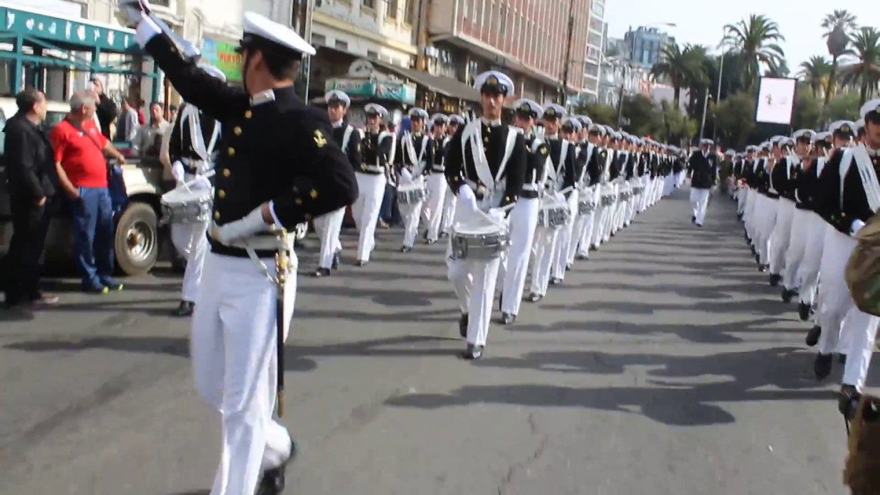 Escuela Naval paso por calle Condell y Pedro Montt Valparaíso 21 de Mayo 2017