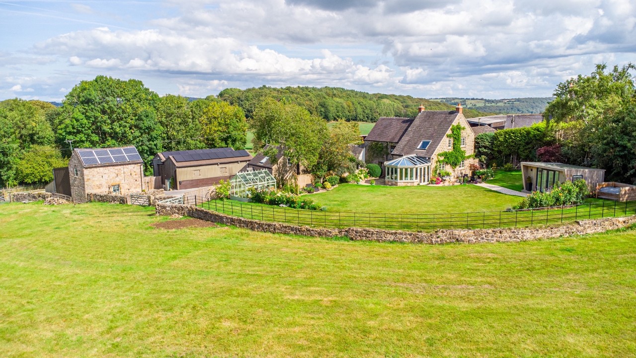 Beautiful stone-built 3 bedroom farmhouse in Alderwasley 🌳 Greg Perrins