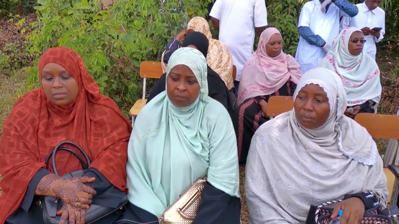 MDHAMINI  WIZARA YA KILIMO IDRIS HASSAN ABDULA AMEZINDUA CHANJO YA KICHAA CHA  KICHAA  CHA  MBWA