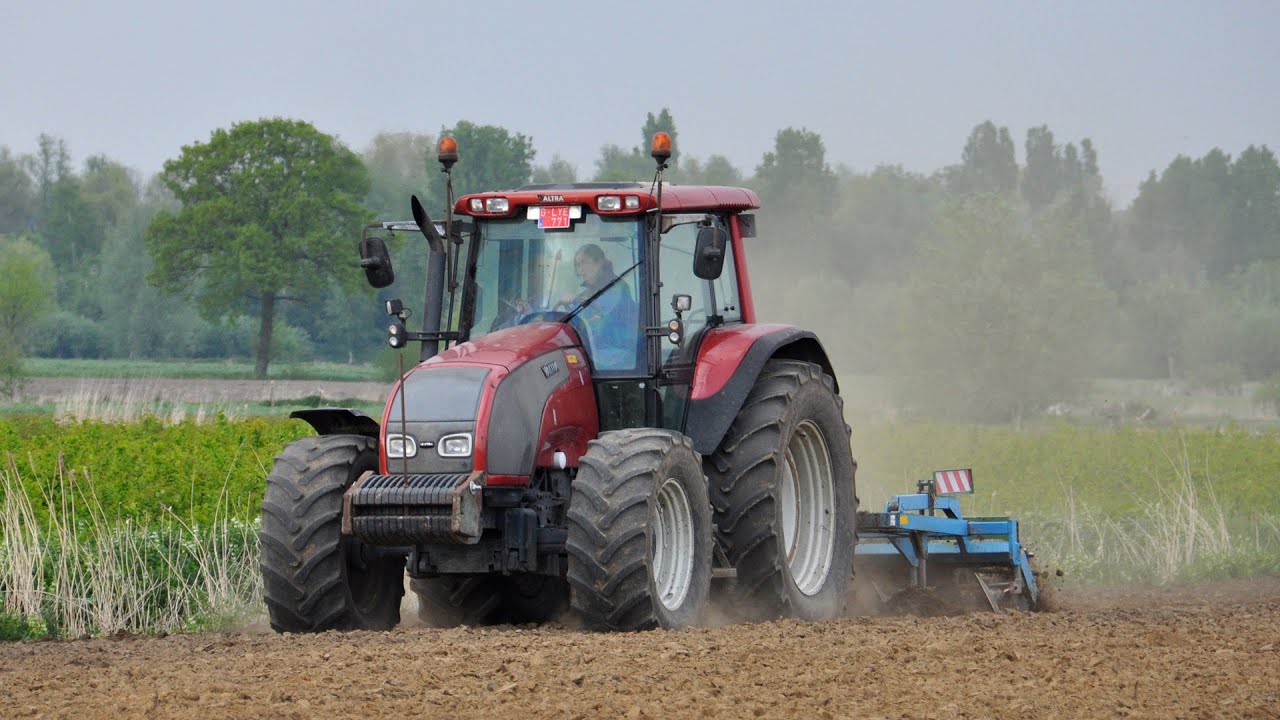 Valtra T140 & cultivator - akkerland zaaiklaar leggen