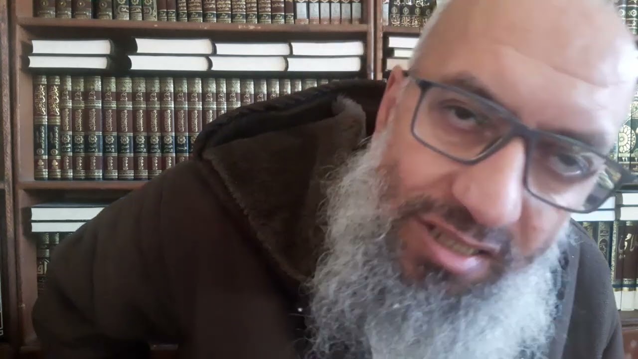 تجوز إطالة البنطال للرجل ولا تقطع المرأة الصلاة