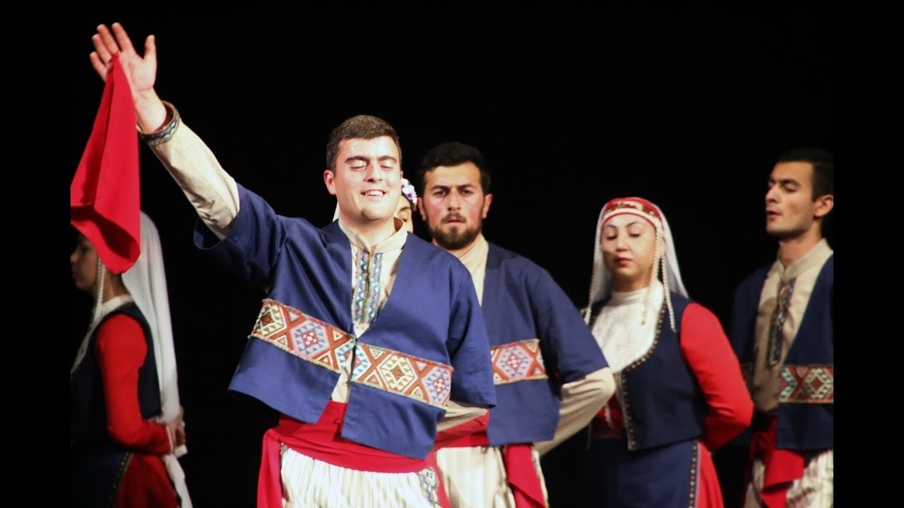 Իշխանաց պար - «ՀՐԱՅՐՔ» ԵՎ «ՄԵՆՔ»