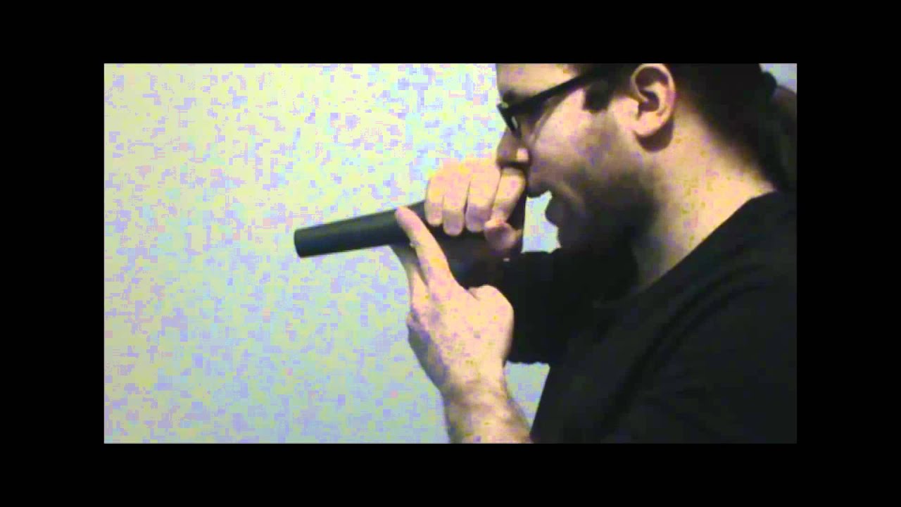 Growl Experience: manipulación y posicionamiento de un micrófono para voz gutural
