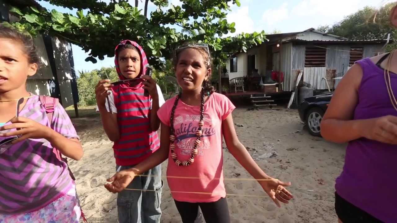 Consegna Occchiali a Yarrabah