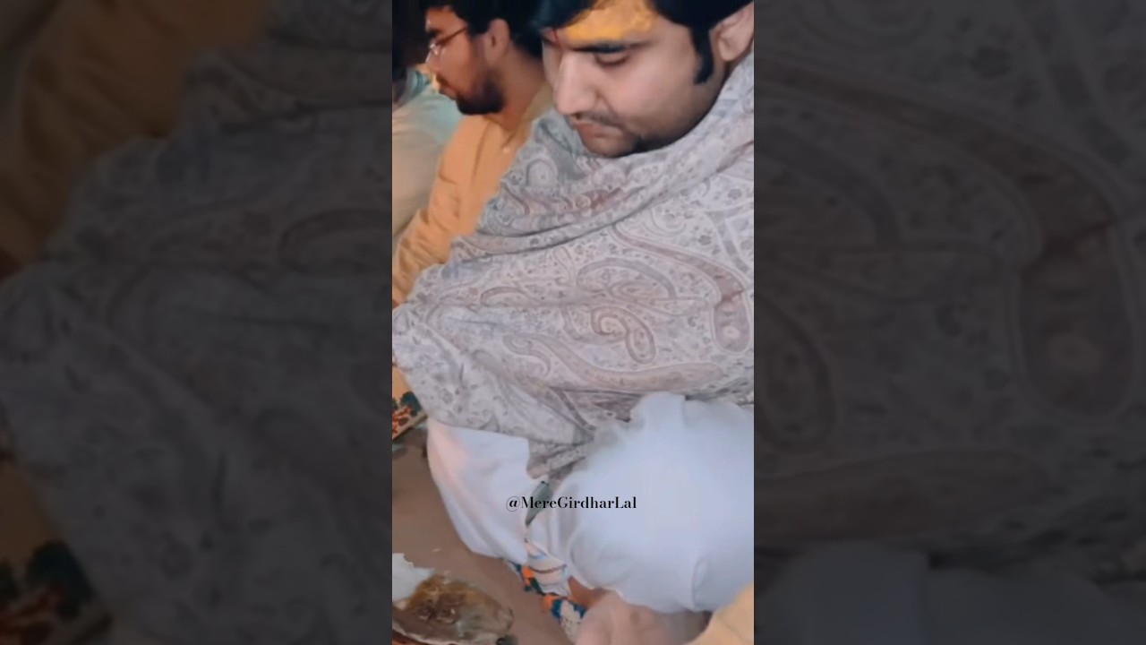 &ldquo;Madhukari&rdquo; of the Brajvasi of Jateri🍛✨ @BhaktiPath @MereGirdharLal