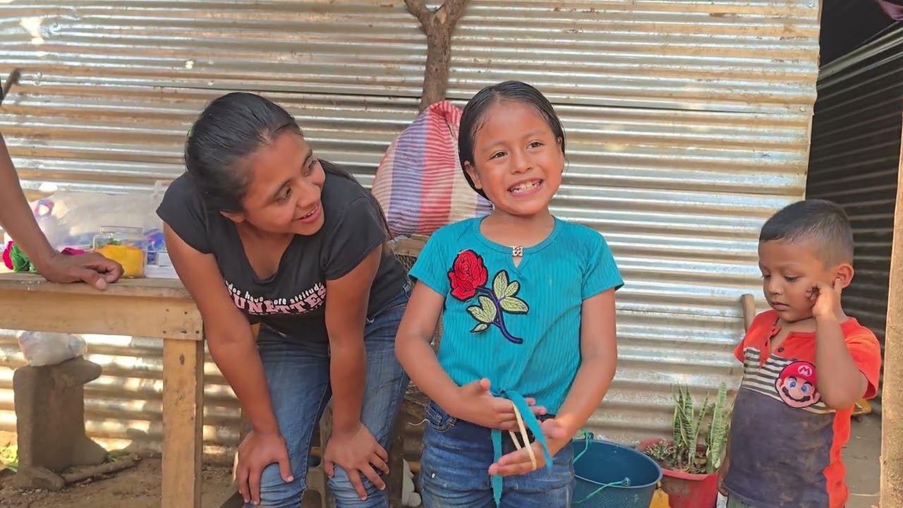 Brenda Entrega Lindos Regalos a Sus Vecinos 