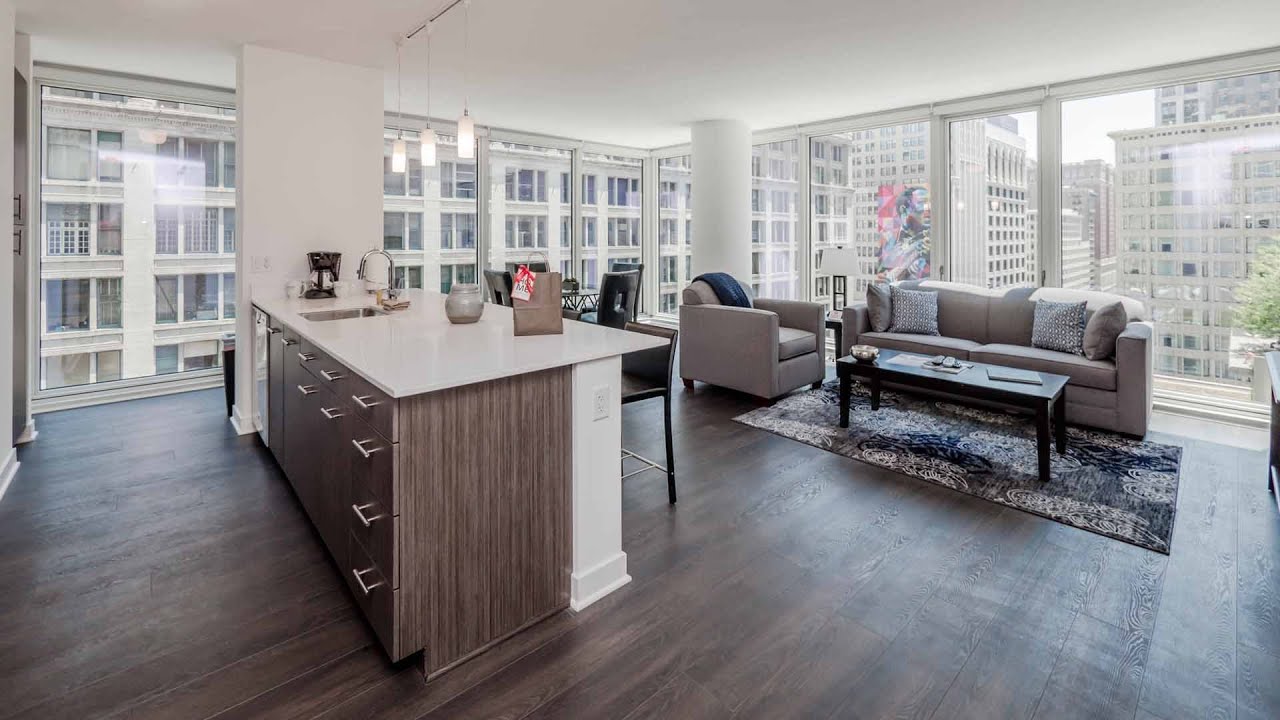 Tour a Suite Home Chicago furnished 2-bedroom, 2-bath at Marquee at Block 37