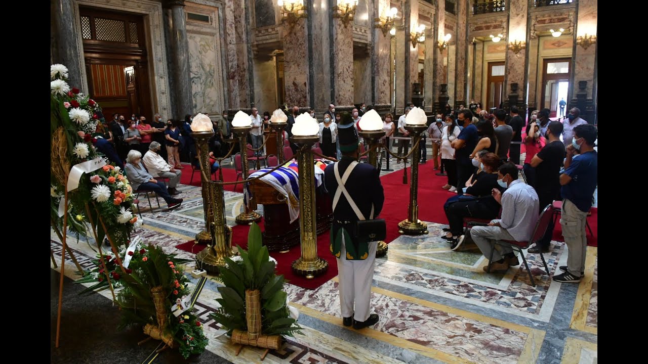 Políticos, familiares, amigos y militantes despidieron a Eduardo Bonomi en el Palacio Legislativo
