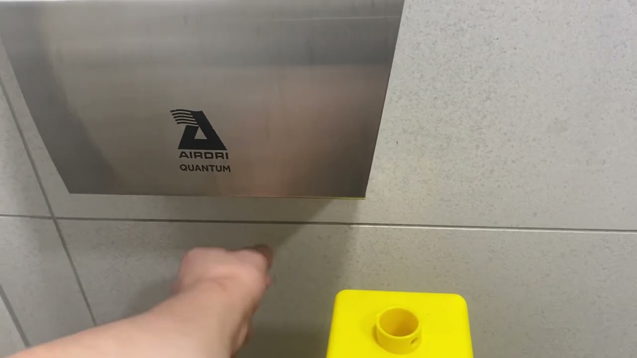(Replacement) AirDri Quantum at McDonald’s, Alma Leisure Park, Chesterfield ♿️🚼