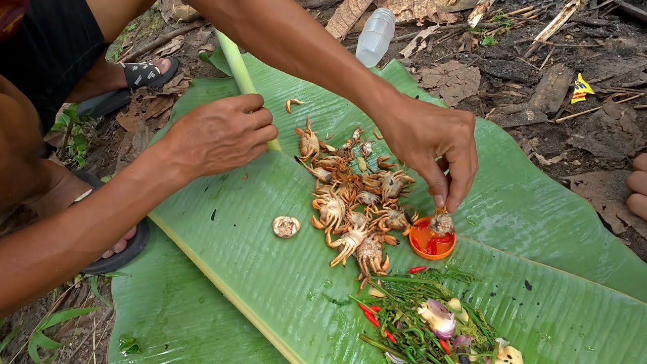 LIFE IN THE PHILIPPINES | CATCH AND COOK CRABLETS 