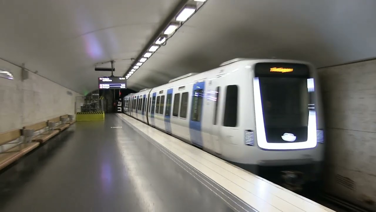 SL C30 vid Östermalmstorg Tunnelbana