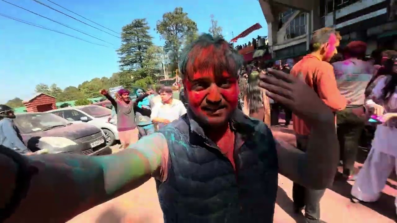Rang, dosti aur thodi si pagalpan… ye hi hai asli Holi vibes! 🎨Is baar ki Holi yaadgar ban gayi. 