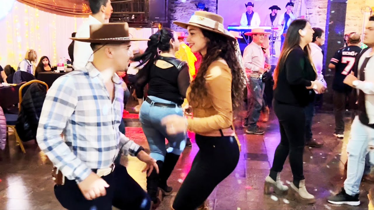 Cumbias con sabrosura al estilo de Daniela, Roxana, Chabe - Que chulada de baile al estilo del azote