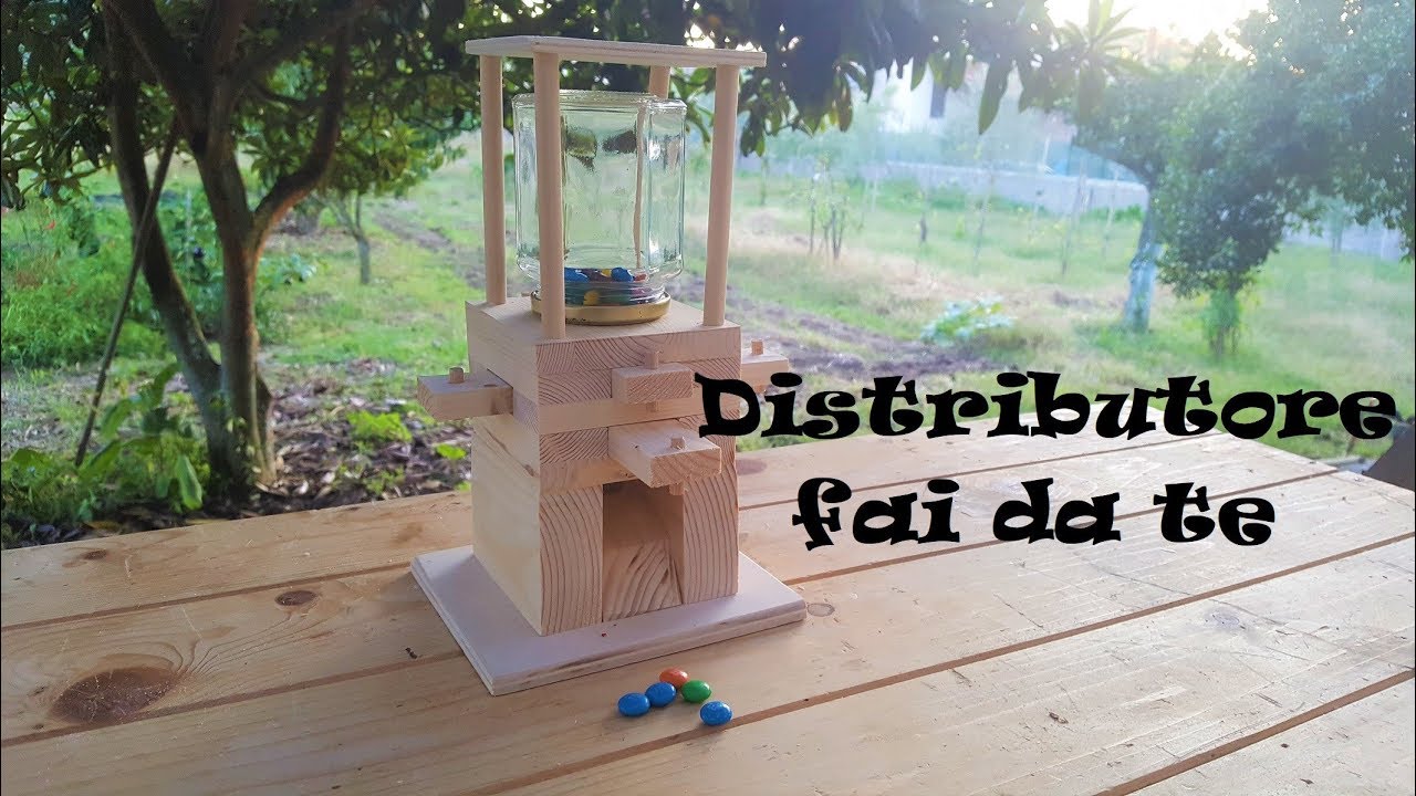 Distributore con combinazione di m&m confettini e caramelle fai da te  Giochi con il legno