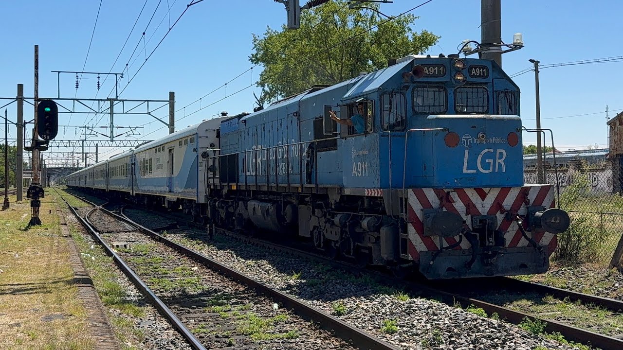GT22CW-2 A911 con el Tren 303 Pasando x Remedios de Escalada con Destino a Mar del Plata 