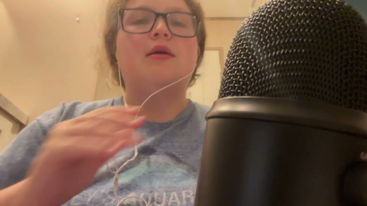 ASMR-Upclose Whisper-Reading a Book