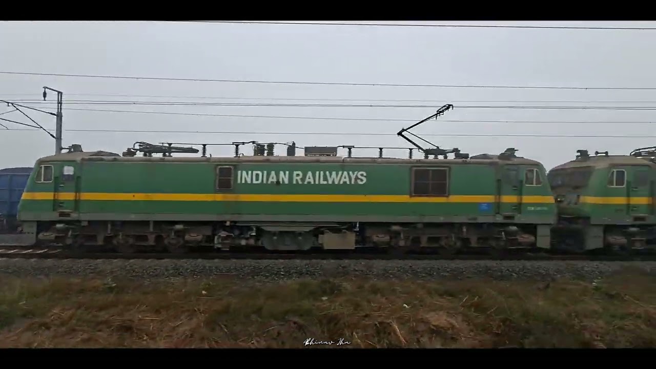 [IRFCA] WAP-7 With Rajdhani V/S WAG-9 With Goods Load At DFC During Dense Fog