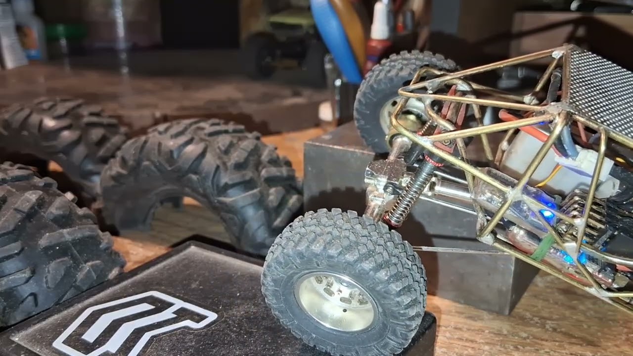 Not too messy desk testing obstacles #orlandoohunter #orlandoo #tiny4x4 #rc