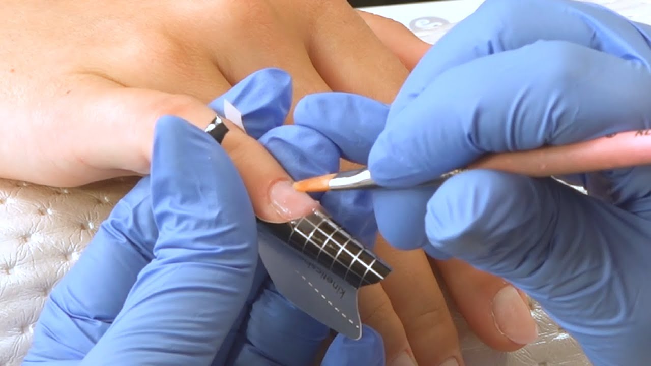 Prodloužení nehtů na papírovou šablonu BB gelem BIO-nails