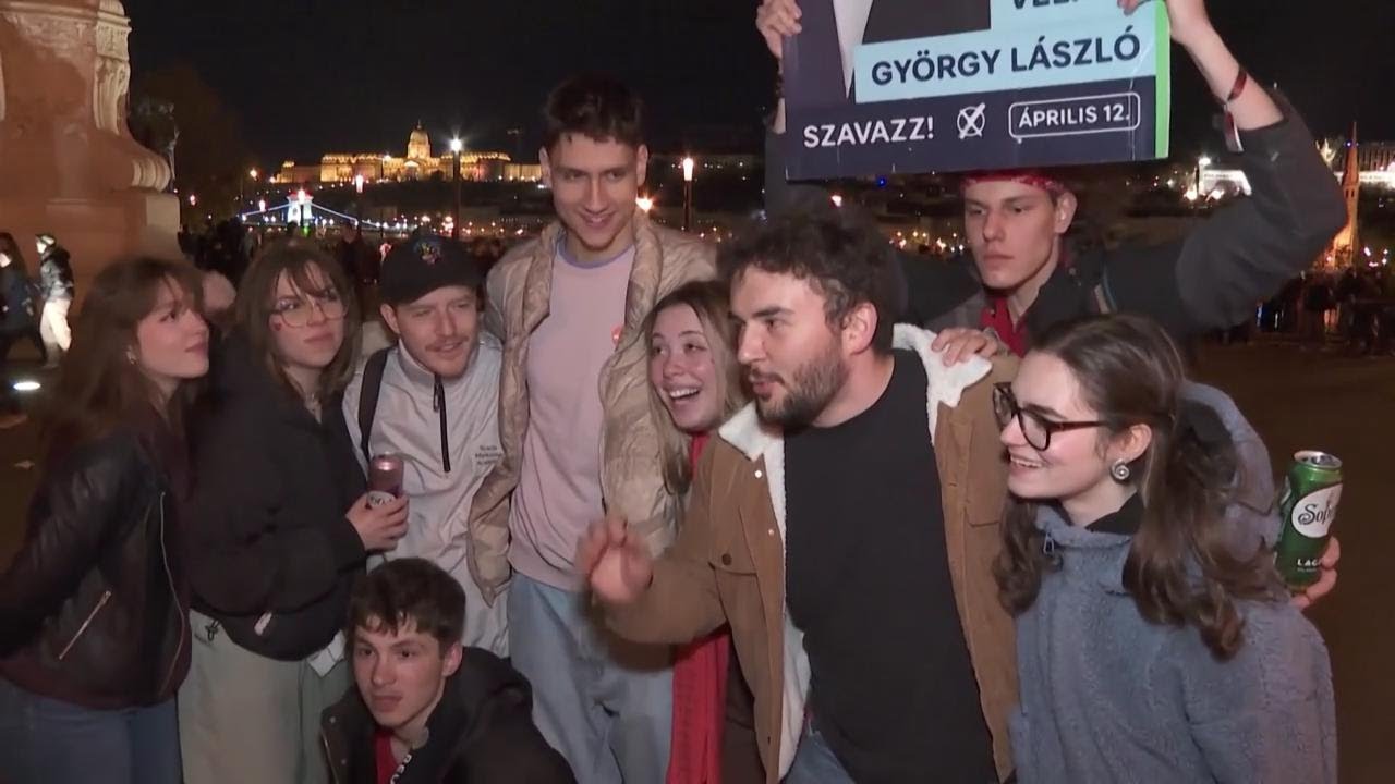 Giovani entusiasti per le ELEZIONI IN UNGHERIA: 