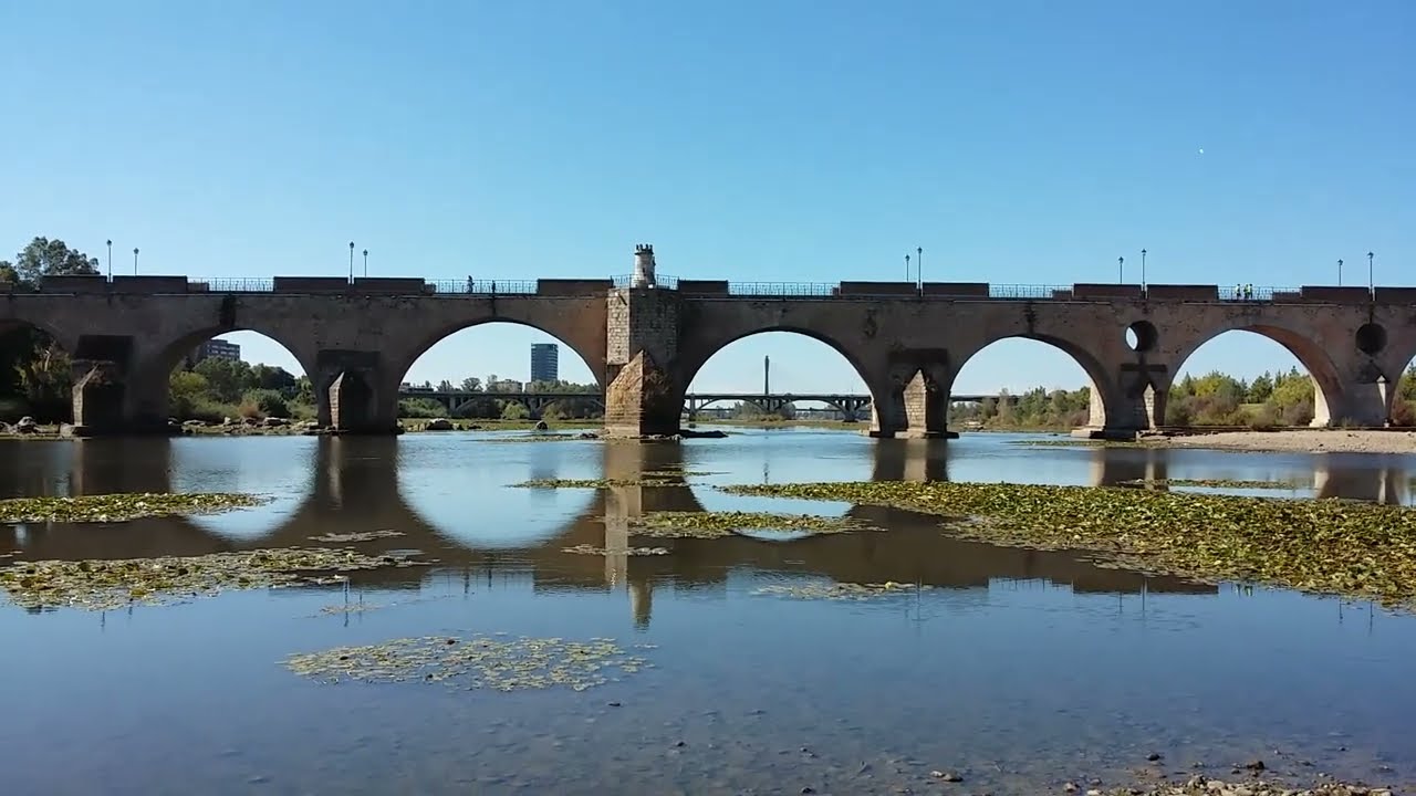 Badajoz - Panorámica desde el Río Guadiana , entre el Puente de Palmas y Puente de la Autonomía.
