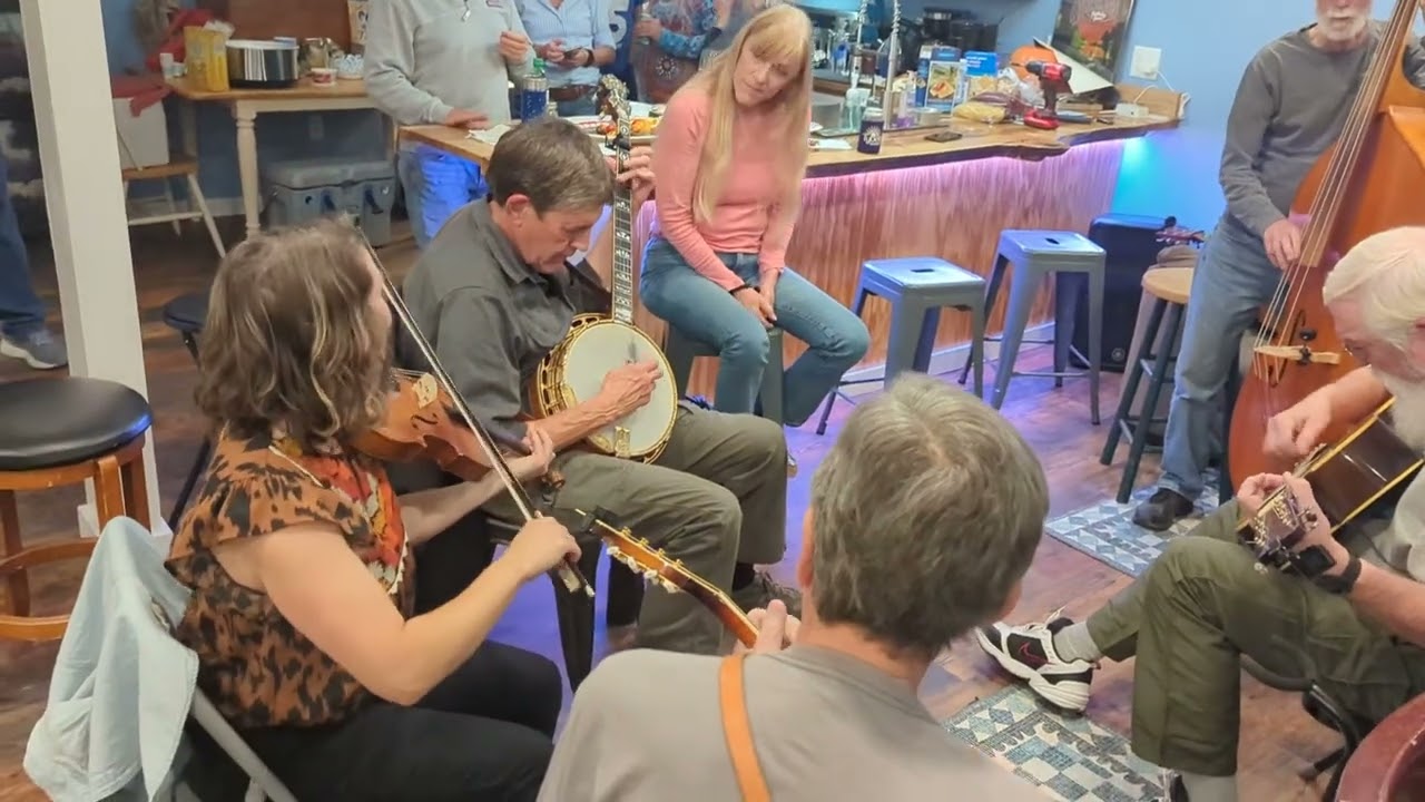 Bluegrass jam on the mountain. #bluegrassmusic#bluegrass#musicjam#music#banjo#fiddle#mandolin#guitar