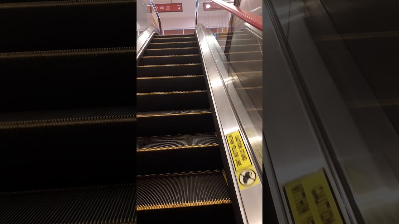 1 utama old wing escalator near aeon 1b 1995 1/2/19