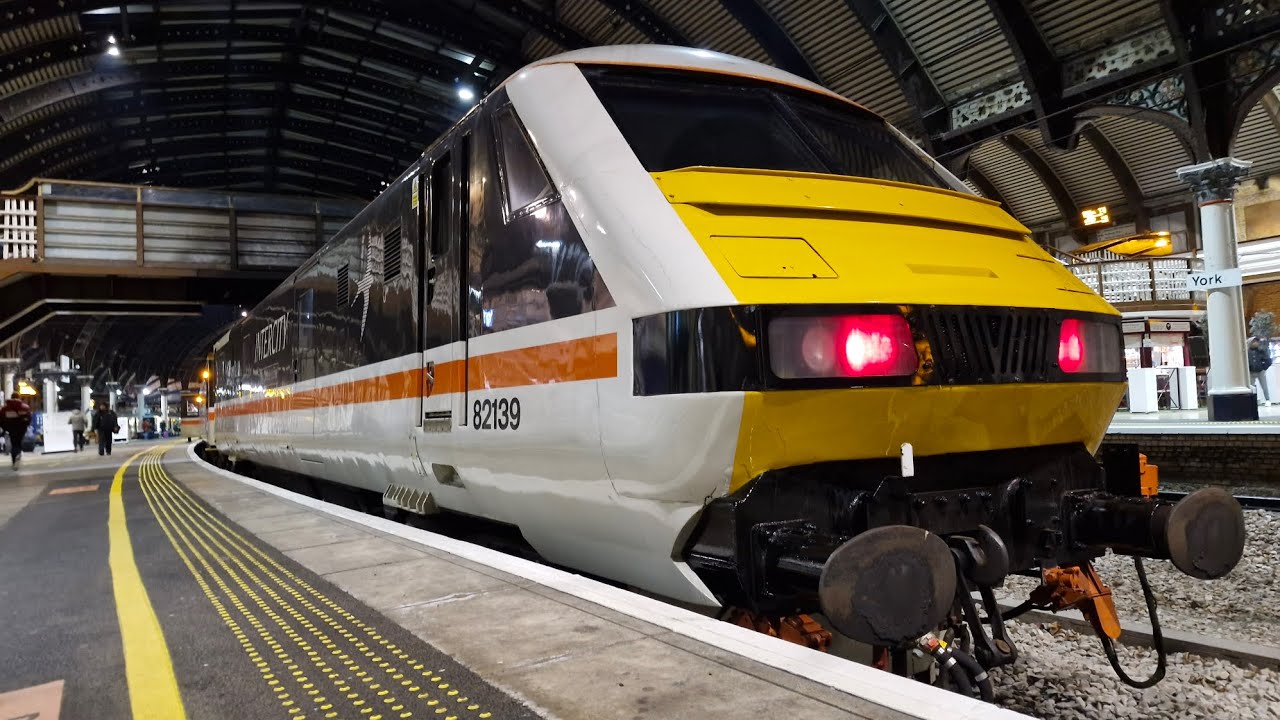 87002 royal sovereign&82139, my lovely horse at york on the capital scot 10/01/25