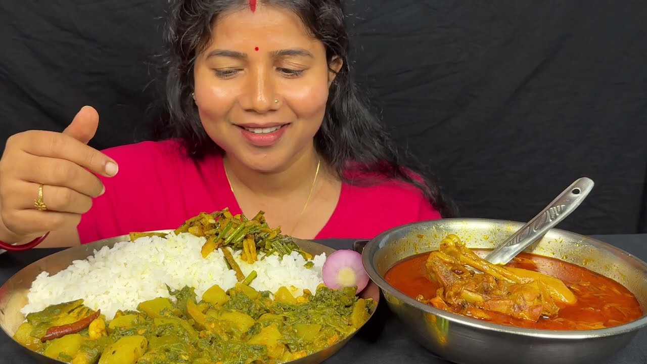 Eating,Peyajkoli bhaja,Chingri palong,Spicy Spicy Chicken cosha #chicken #restaurant #eatingshow