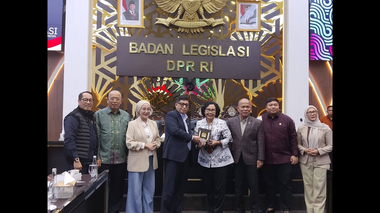 Part 2  - Guru nyambi jadi Kurir Laundry? Curhatan yang cukup menggetarkan Ruang Sidang DPR RI