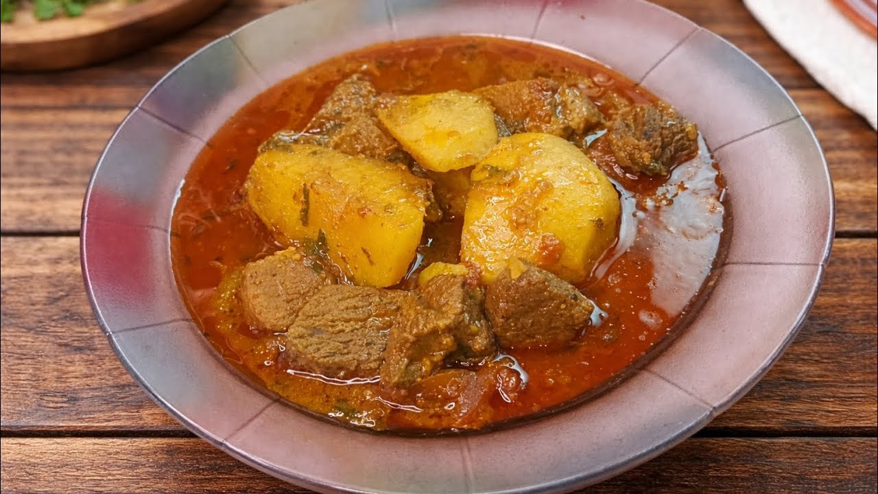 “Ghar jaisa taste, soft aalu aur juicy gosht 🤤Aalu Gosht jo har bite mein maza de 