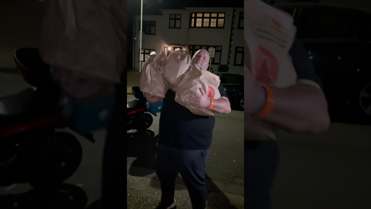БОЛЬШОЙ ДЖОН ЗАКАЗЫВАЕТ 100 БУРГЕРОВ 🍔