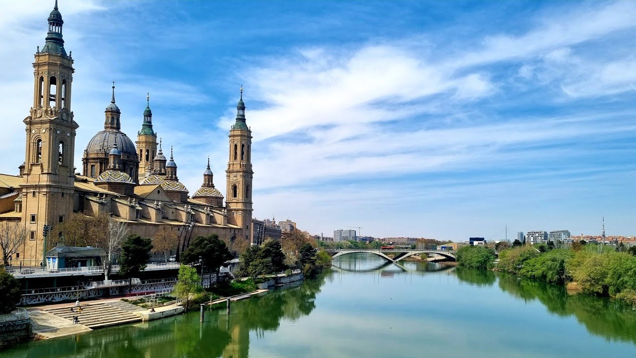 Walking in Zaragoza (Spain)