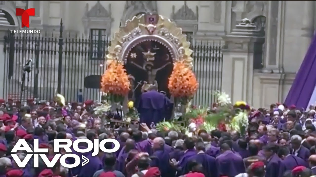 Fieles participan en la procesión del Señor de los Milagros en Perú | Al Rojo Vivo | Telemundo