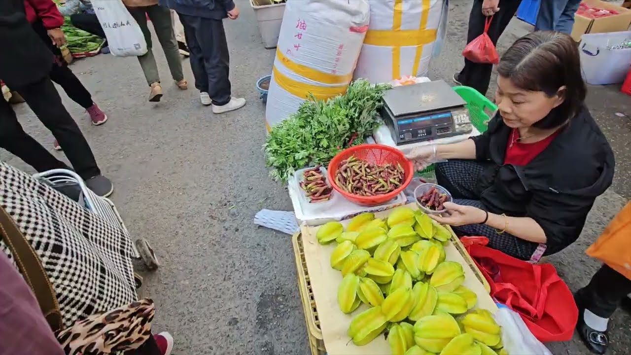 中國廣州大集市，南方農村買賣市場，老人傢採購餐桌上的美食，一綫城市繁華背後的人間煙火