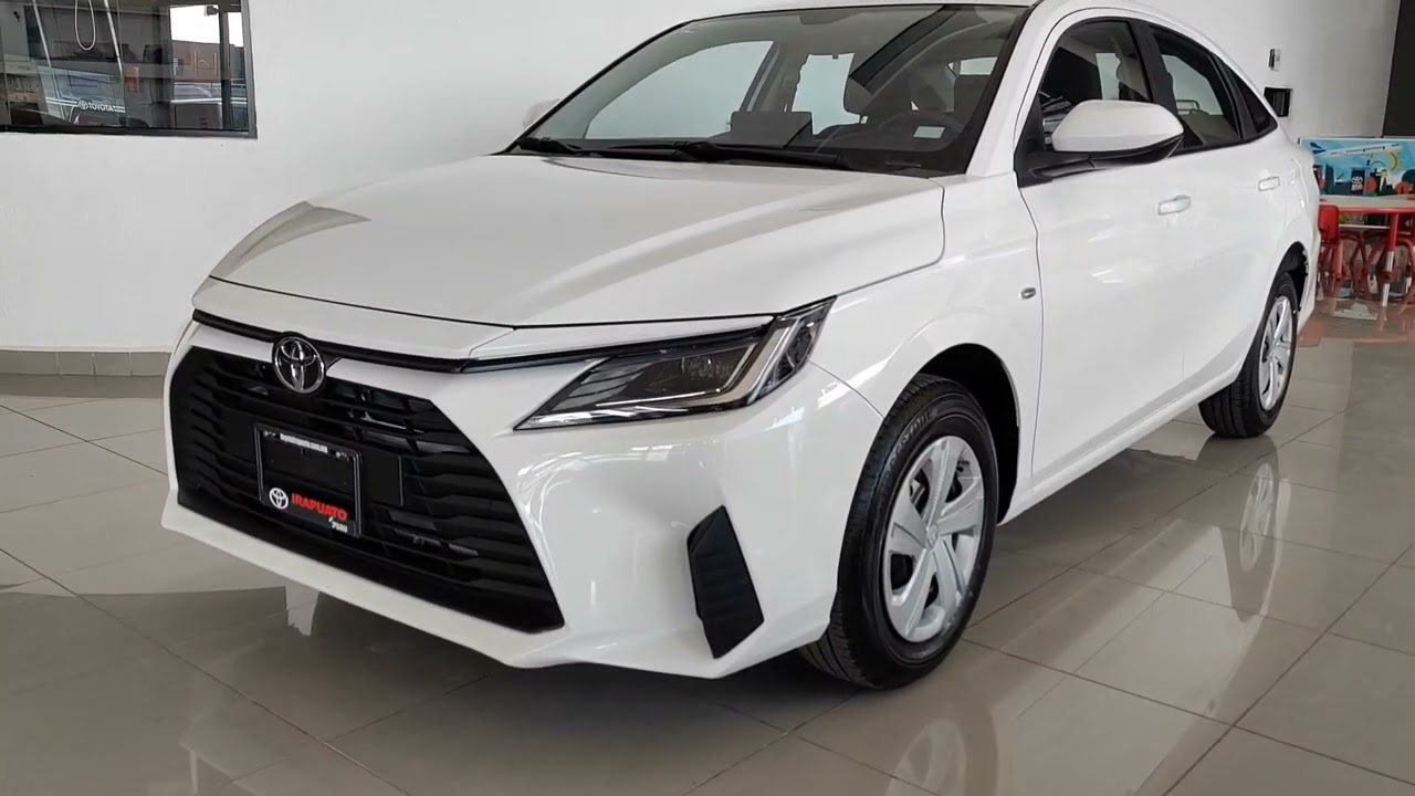 NUEVO YARIS SEDAN BASE MANUAL 2023 MEXICO