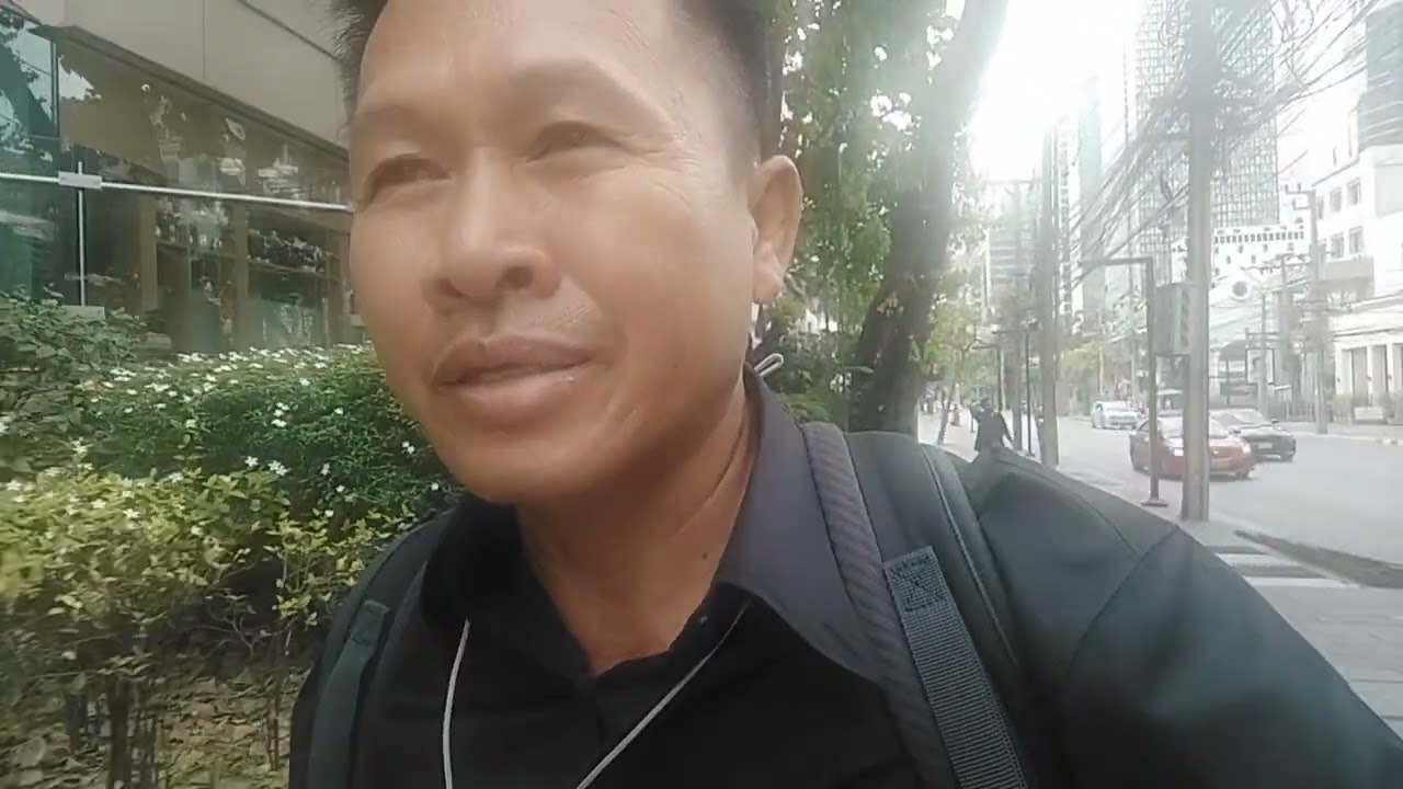 เดินจากแยกถนนวิทยุมาประตูน้ำ 