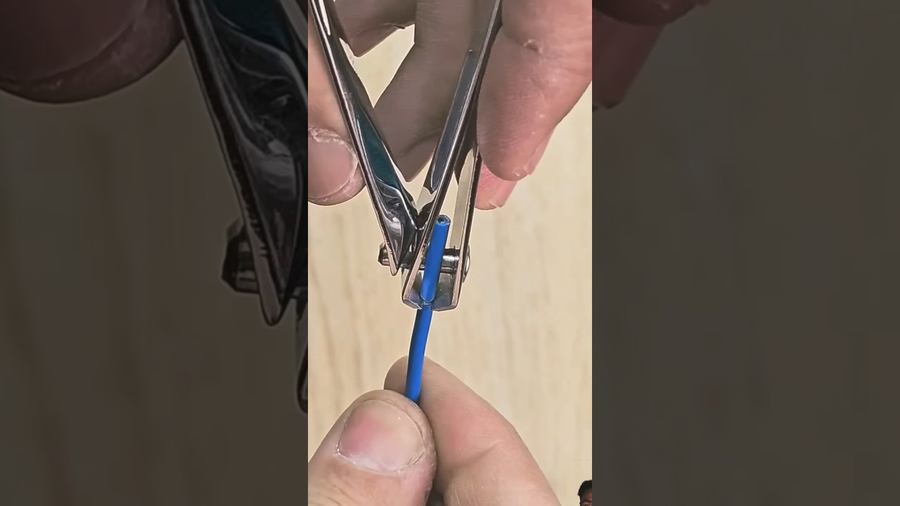 Electricians don't show you this! How can I easily remove insulation from a wire? 