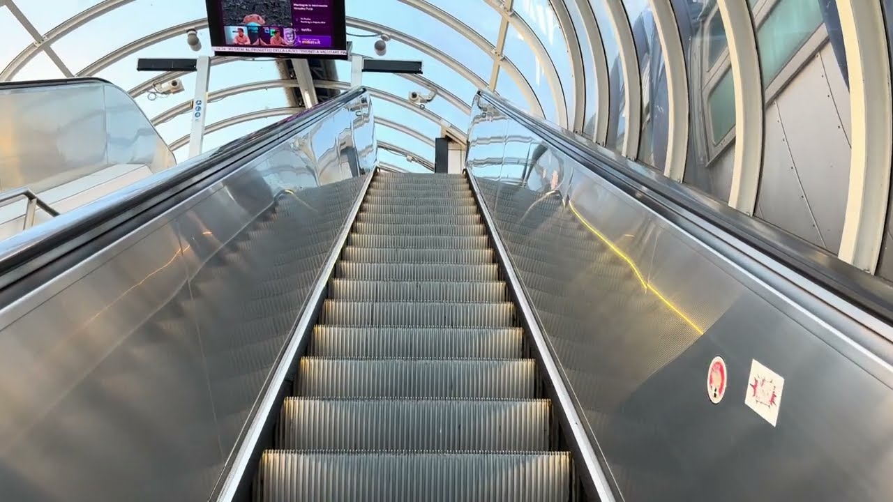 Rome Fiumicino Airport - 4x Escalator & 1x Travelator from Terminal 3 to Train station (Pt2)