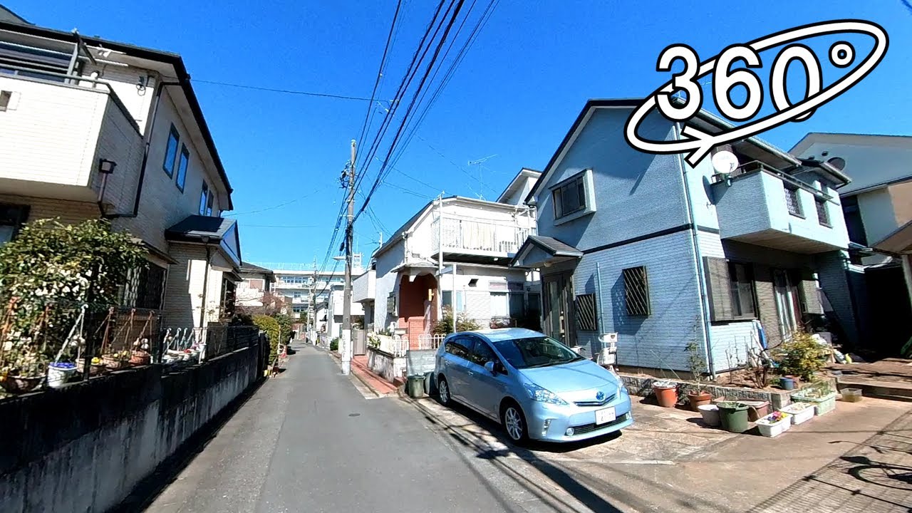 360&deg; VR - Walk Through The Japanese Residential Alley On Sunny Day / 5.7K 360 VR Video