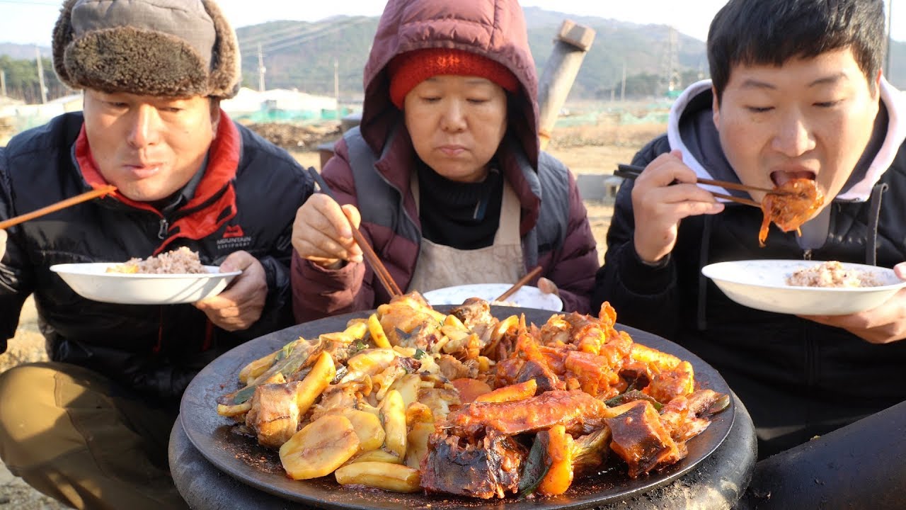 1팩에 4900원!!집에서도 간편히 해먹을 수 있는 맛있는 코다리조림(Braised Pollack)~요리&먹방!! - Mukbang eating show
