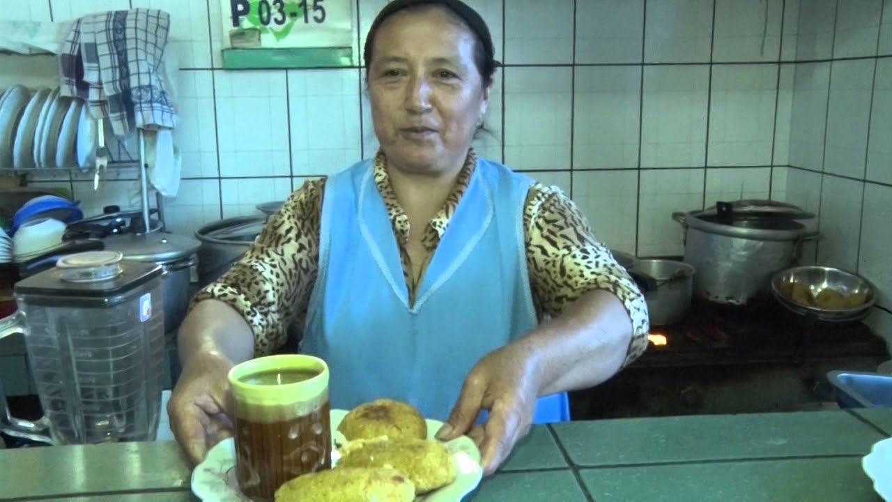 PATIO DE COMIDAS DEL MERCADO 10 DE NOVIEMBRE.