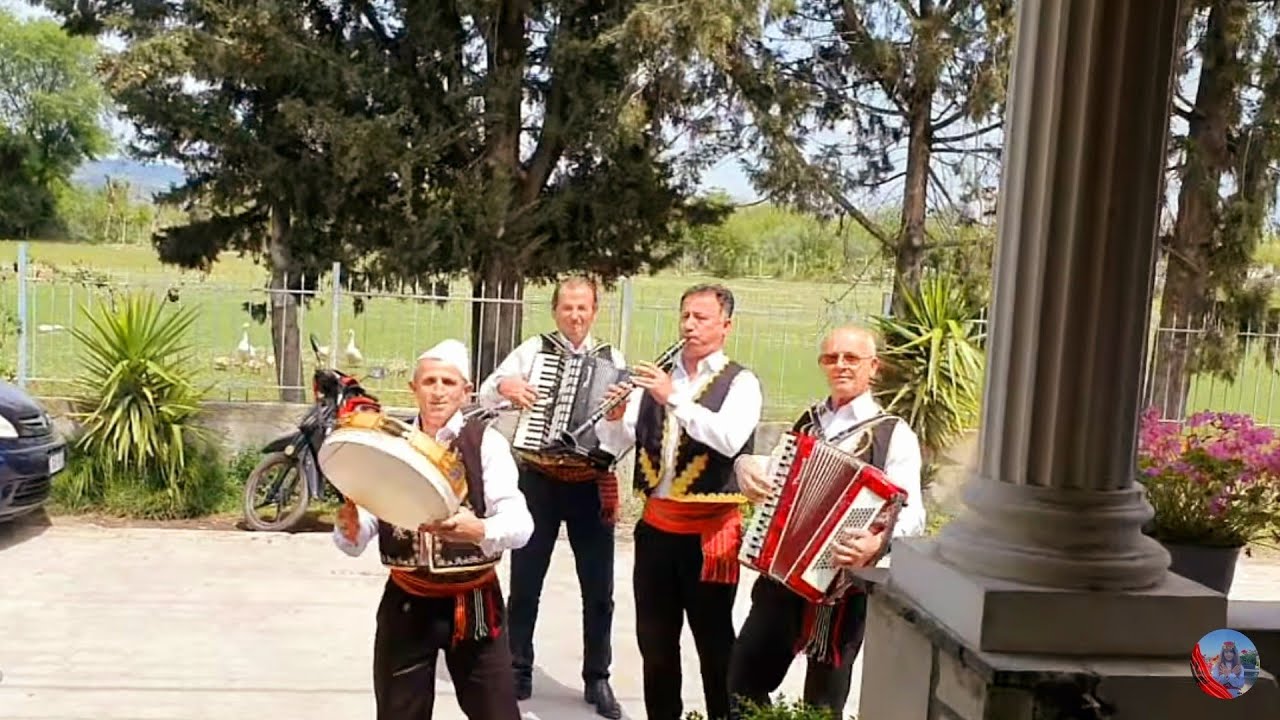 Per Suprize ne Pagezimin e Vajzave Pandora & Trinita Grupi Sazeve Myzeqeja ne Familjen Piro Zaka.