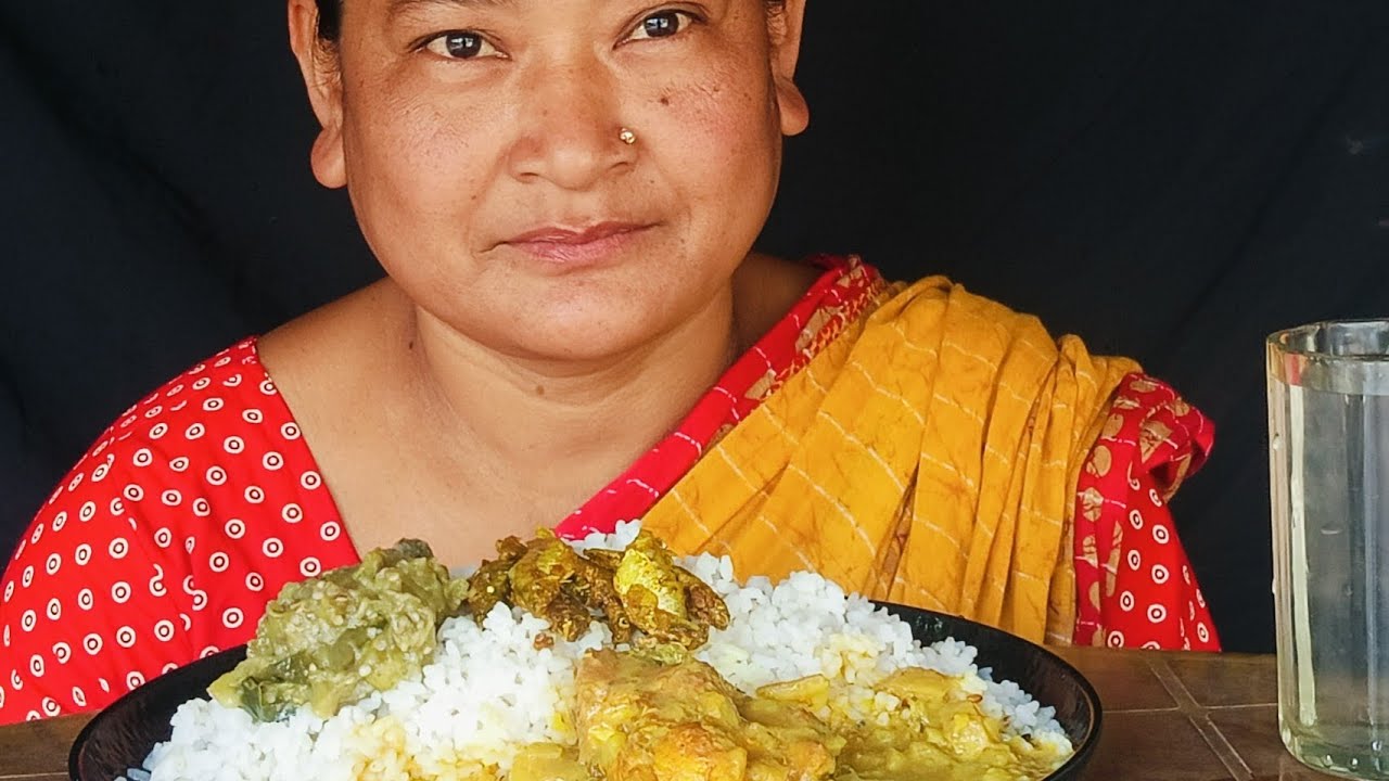 ভাত মাছ ভাজা বেগুন মাখা মাছ ছোল