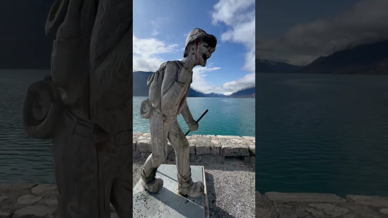 Switzerland: Lake Brienz, Brunngasse Brienz. Me and my iPhone