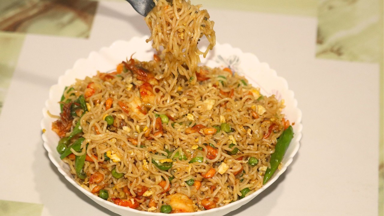 চিংড়ি মাছ দিয়ে নুডুলস রান্নার রেসিপি | Prawn Maggi Noodles Recipe | Nasta Recipe In Bangla
