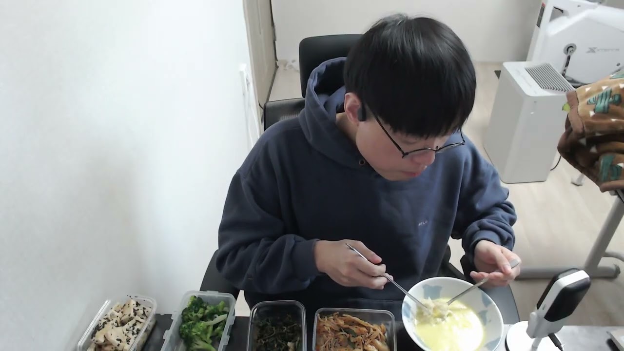 1월 28일 수요일 점심 밥, 곰국, 어묵볶음, 브로콜리, 나물